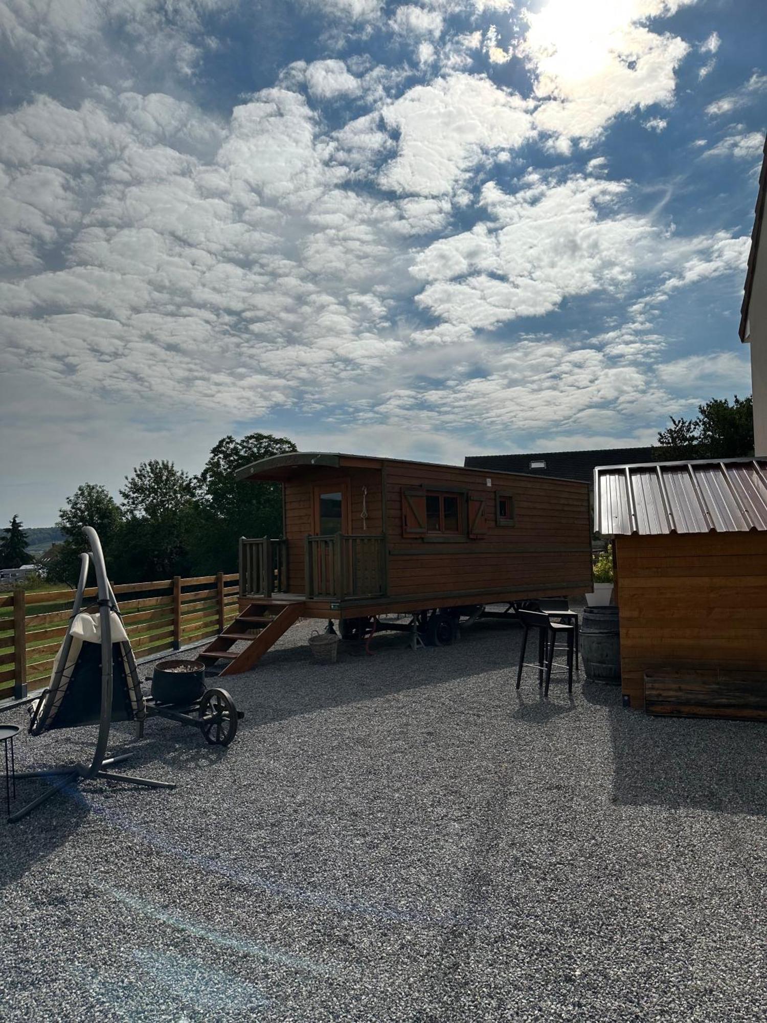Chez Celia, Roulotte En Champagne Villa Fleury-la-Riviere Exterior photo