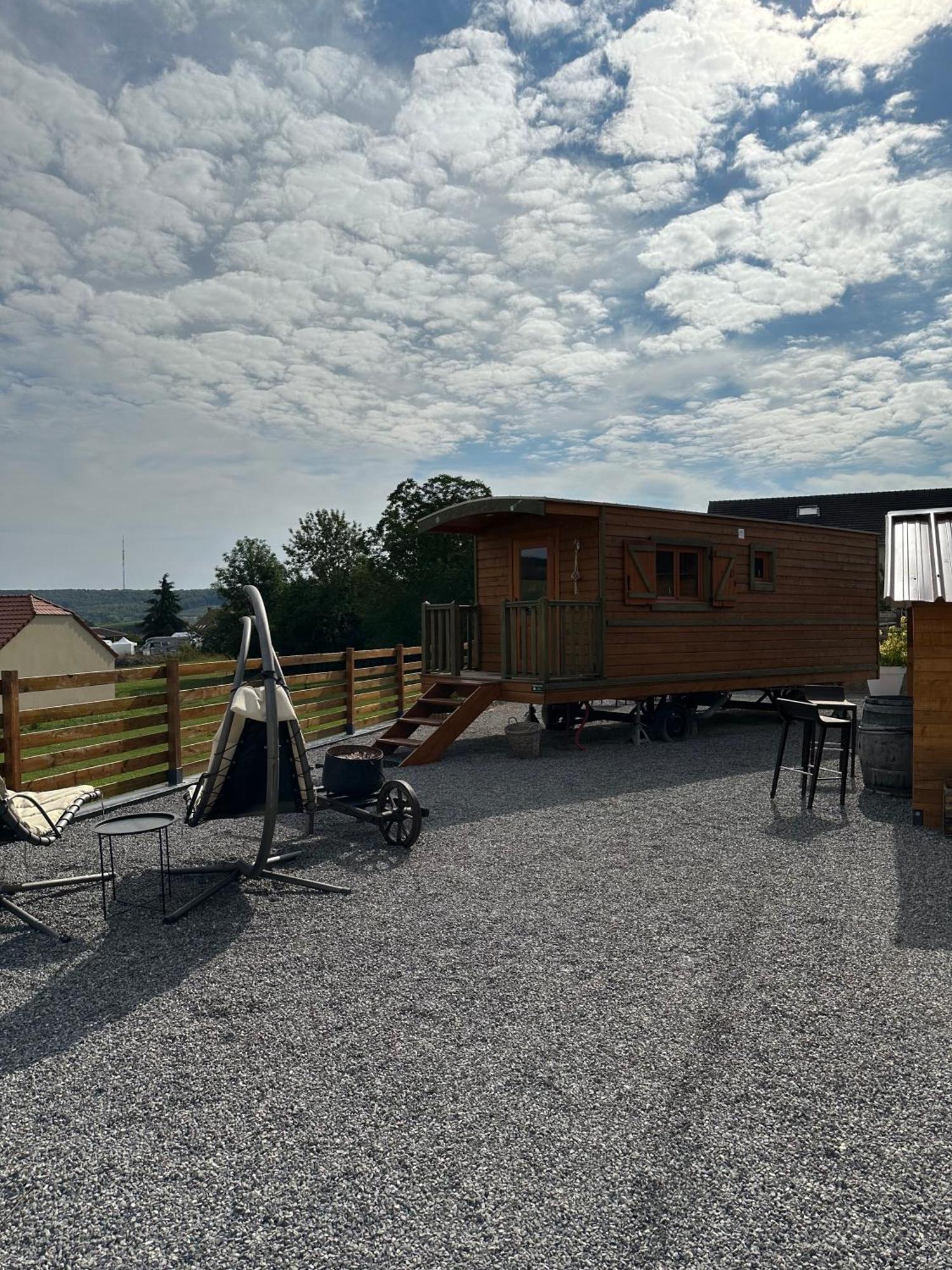 Chez Celia, Roulotte En Champagne Villa Fleury-la-Riviere Exterior photo